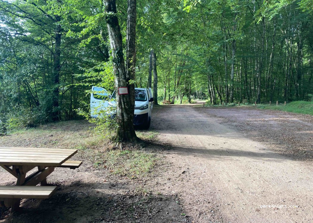 (03360) Saint-Bonnet-Tronçais - 5 Allée du Bois Brochet — foto 4