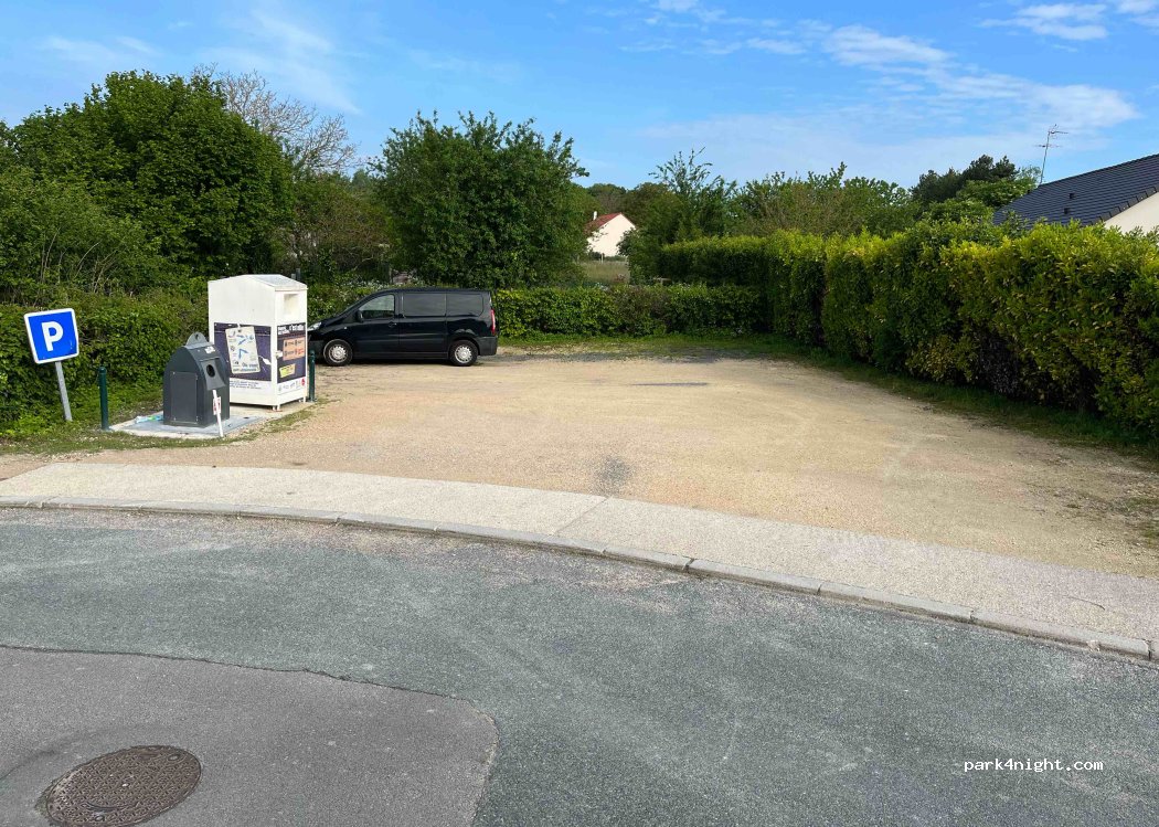 (18340) Saint-Just, Cher - 6 Place de l'Église — foto 2