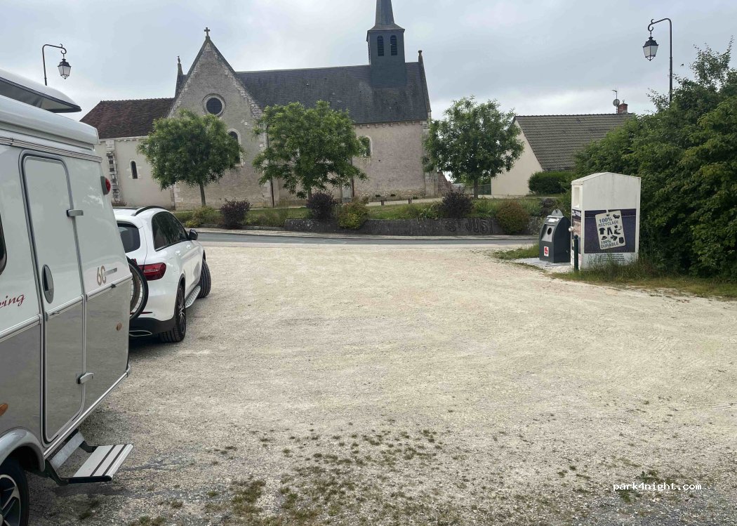 (18340) Saint-Just, Cher - 6 Place de l'Église — foto 3
