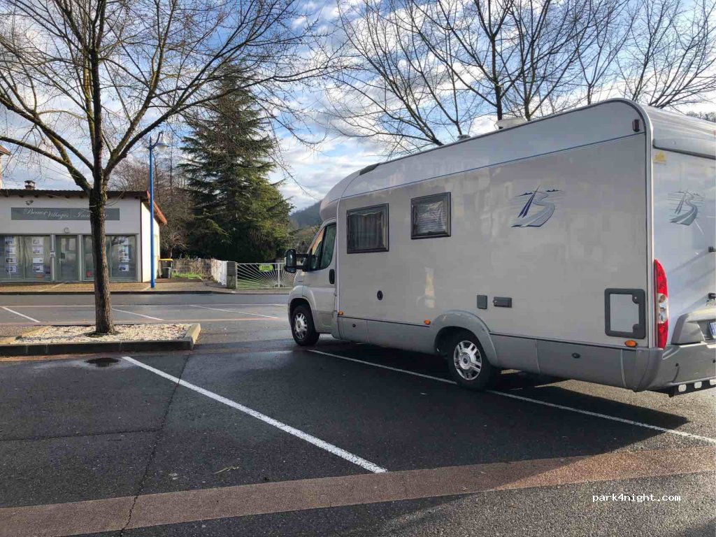 (82150) Montaigu-de-Quercy - 1 Place Mercadiel — foto