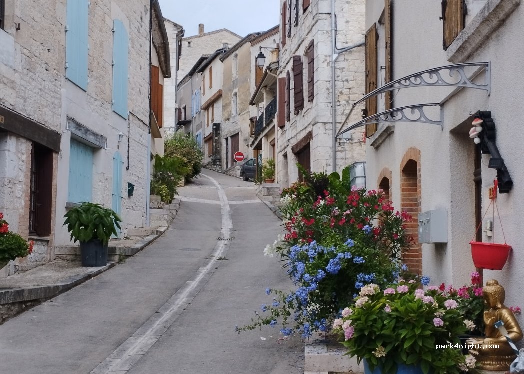 (82150) Montaigu-de-Quercy - 1 Place Mercadiel — foto 4