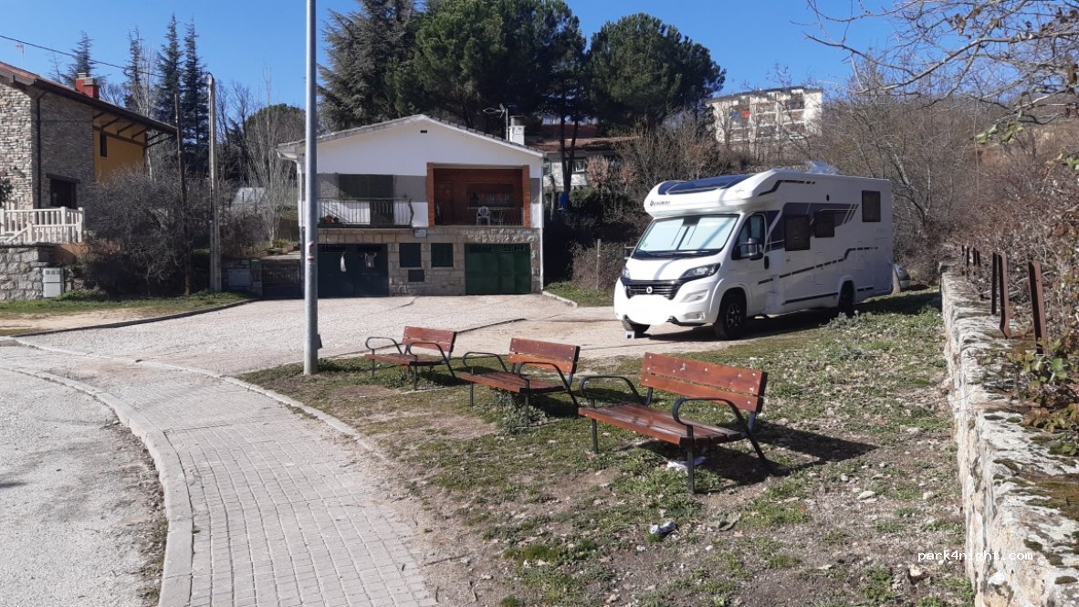 (28470) Cercedilla - 53 Calle Manuel González Amezúa — foto 3