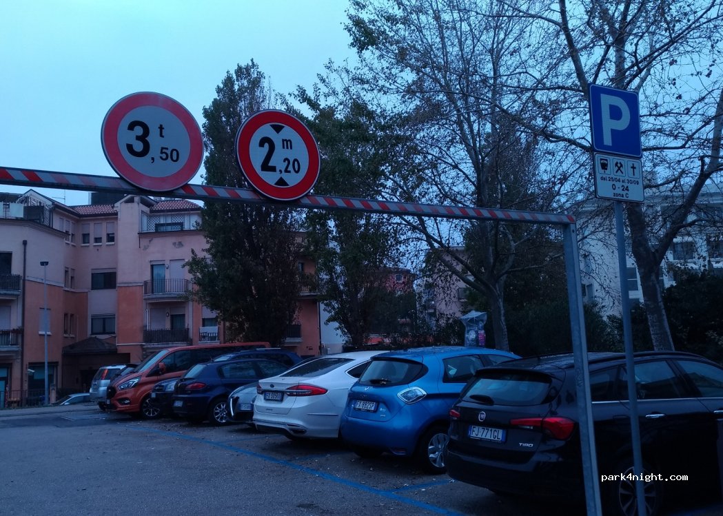 (47921) Rimini - 9 Viale Medaglie d'oro — foto 3