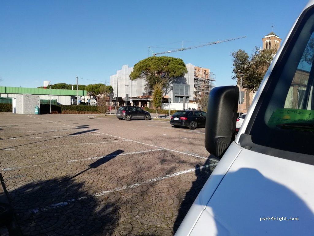 (30016) Lido di Jesolo - 3 Piazza del Granatiere — foto