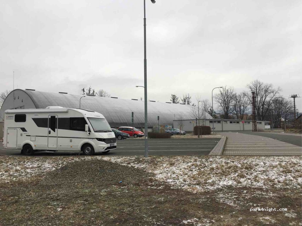 Parkoviště u zimního stadiónu — foto