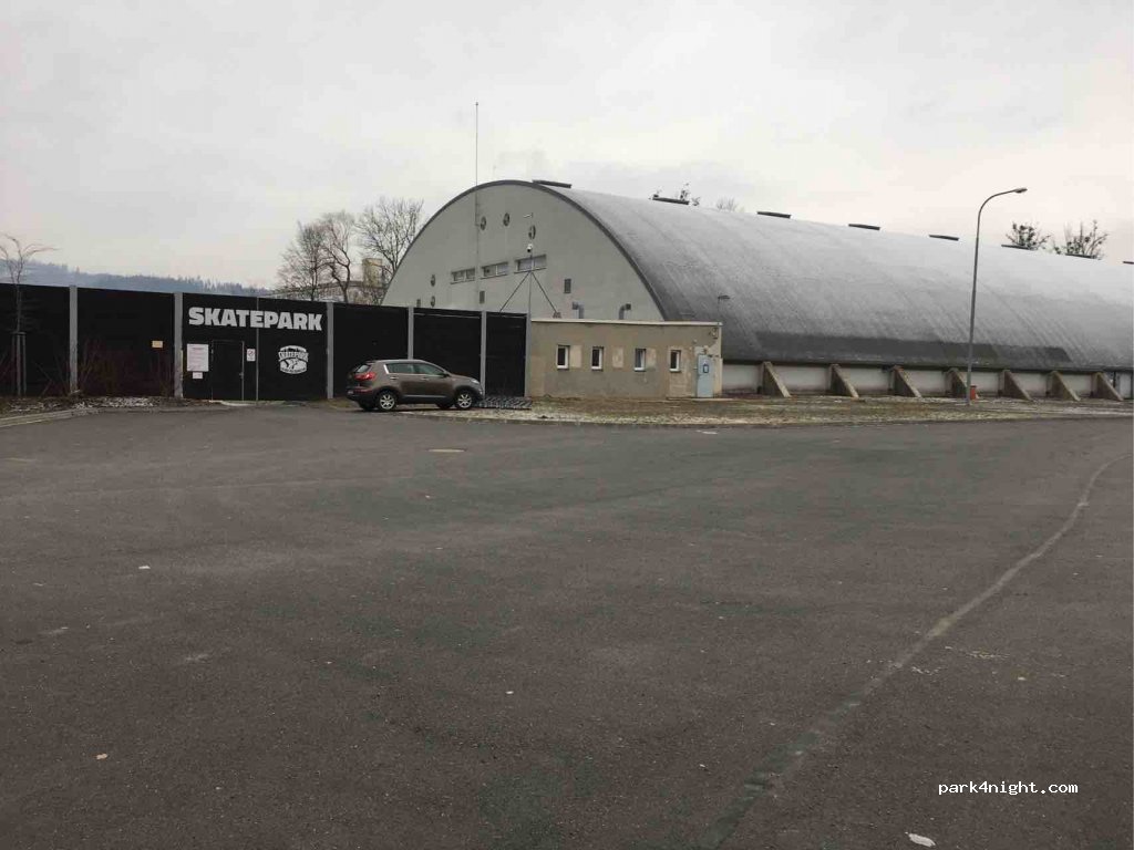 Parkoviště u zimního stadiónu — foto 3