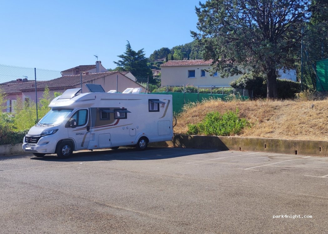 (83330) Le Beausset - 1 Boulevard du Huit Mai — foto 2