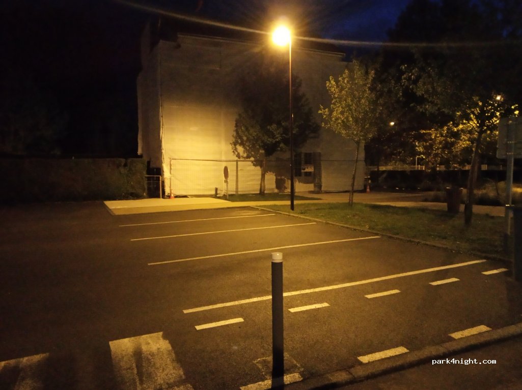 (71190) Mesvres - Place de la gare — foto