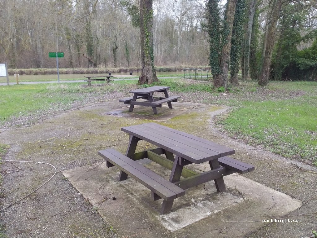 (45210) Nargis - 218 Route de Château Landon — foto