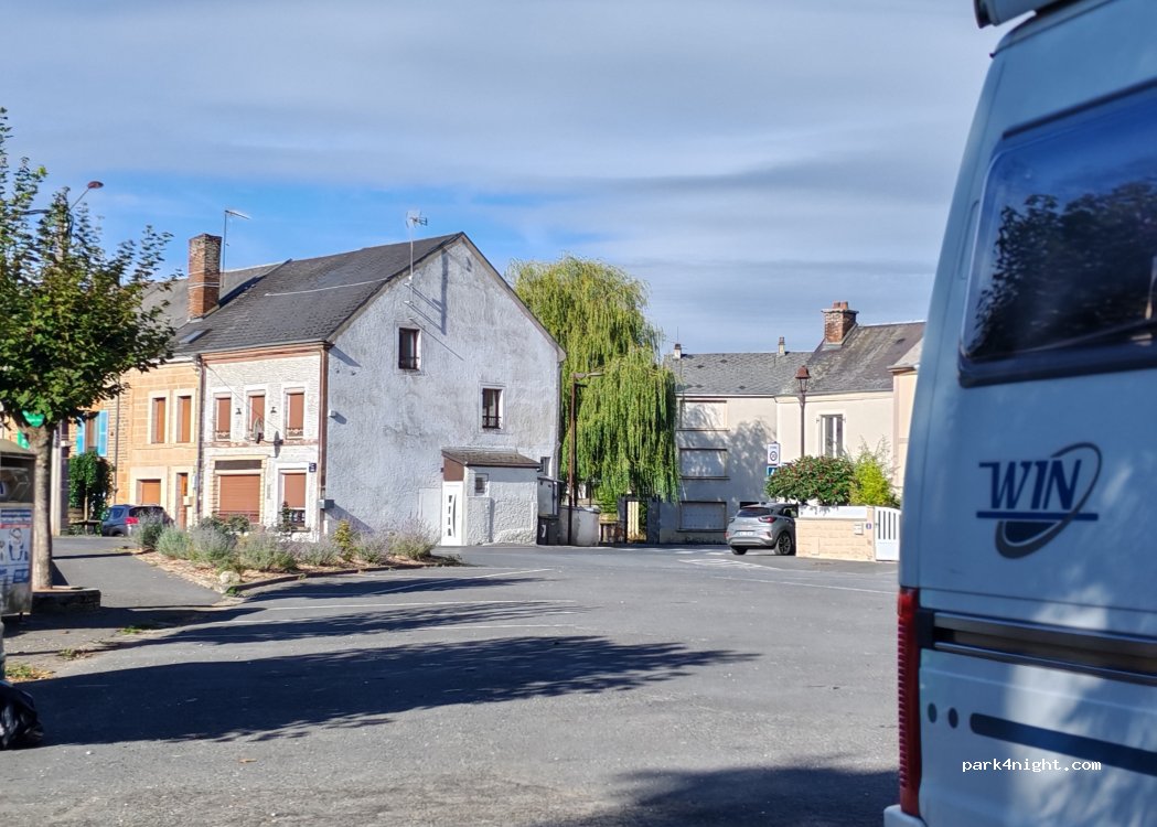 (08330) Vrigne-aux-Bois - 6 Place Fusillés de la Résistance — foto 2