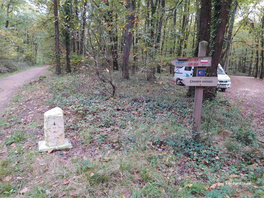 (86240) Ligugé - Unnamed Road — foto