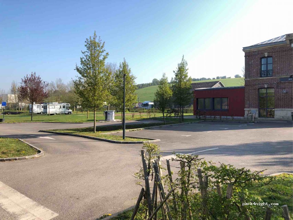 (76270) Nesle-Hodeng - Route de Saint-Saire — foto