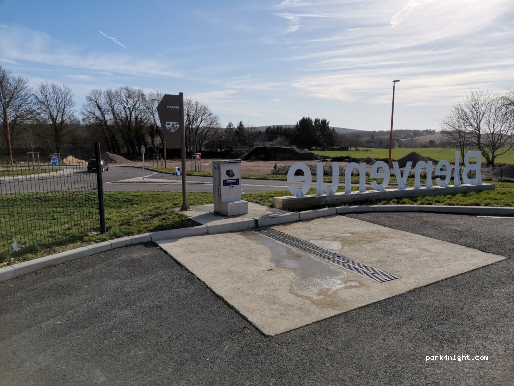 (58220) Donzy - 2 Route de Cosne — foto