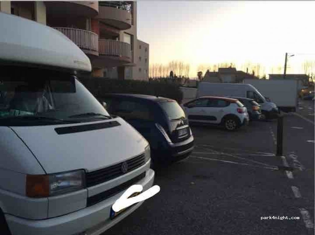 (83600) Fréjus - 118 Rue des Forces Françaises Libres — foto