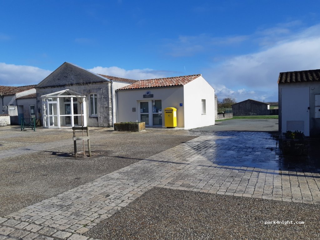 (17250) Geay - 11 Rue de l'Église Romane — foto