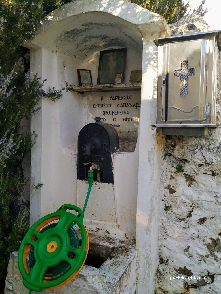 (220 15)  - Eparchiaki Odos Kontovazainas - Koumani — foto