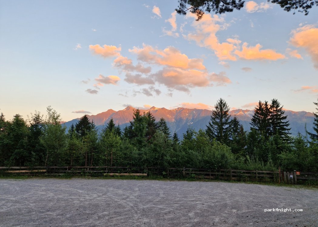 Parkplatz Wildermieming — foto 2