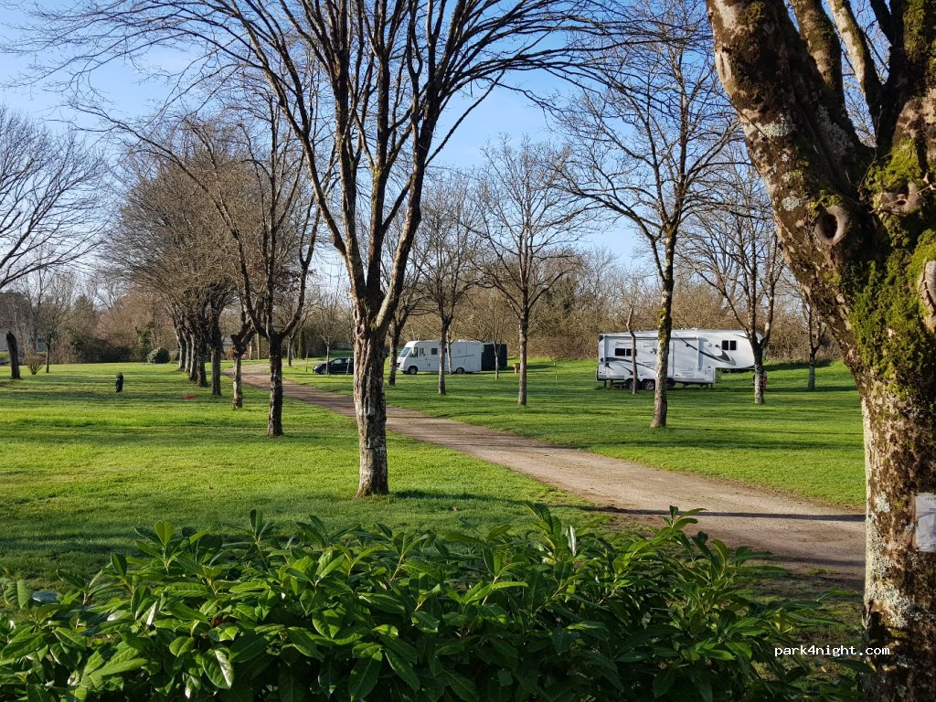 CAMPING DU LAC DE BIGNAC — foto