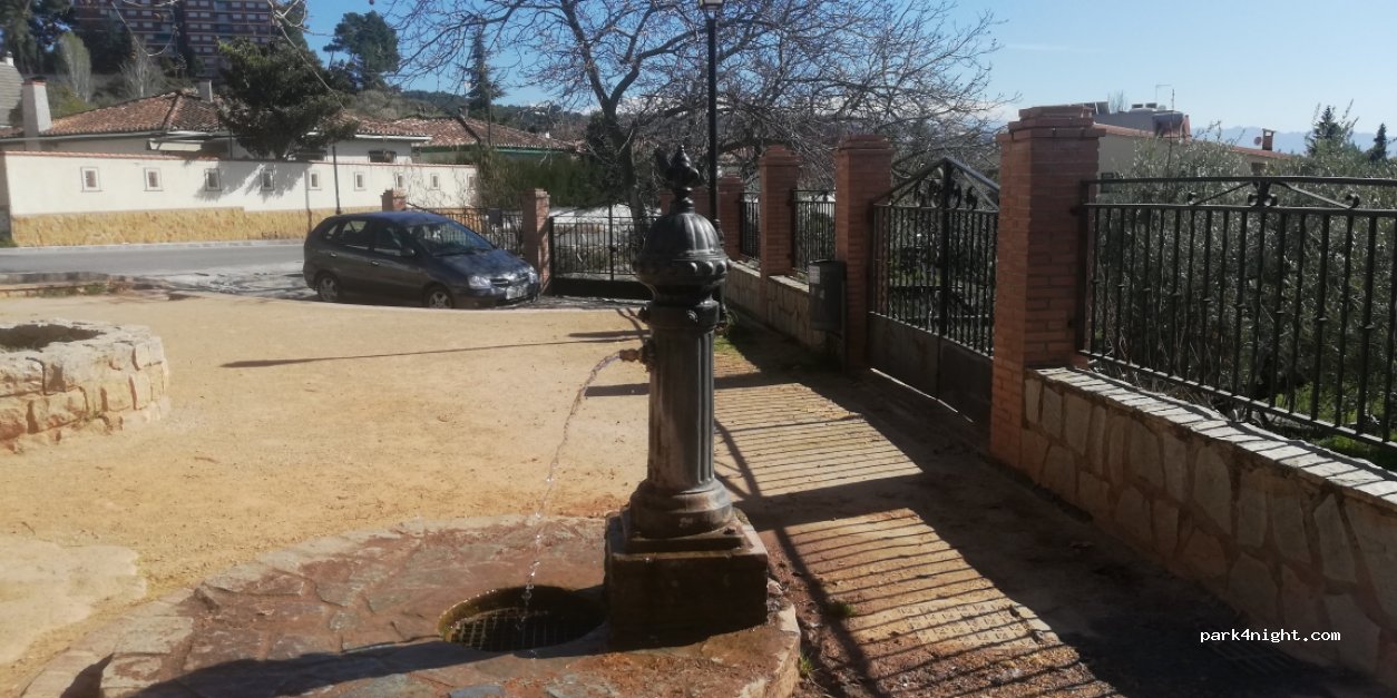 () Fuente Grande - 2 Plaza Morquil — foto