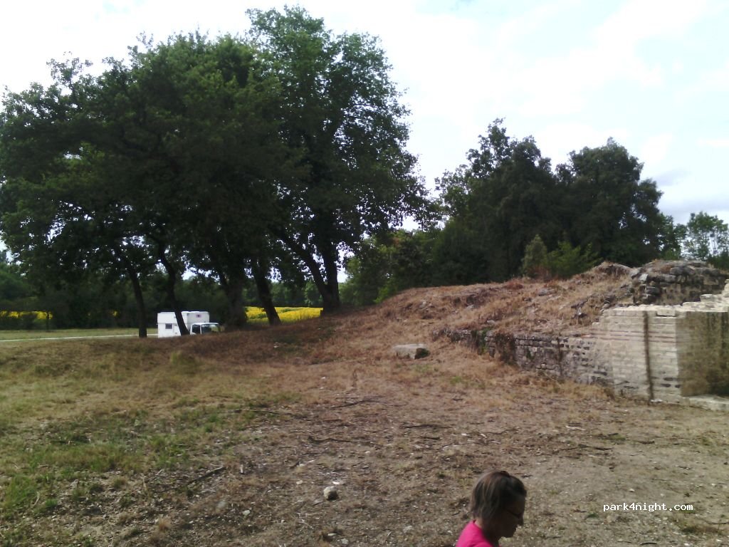 (33340) Saint-Germain-d'Esteuil - Unnamed Road — foto
