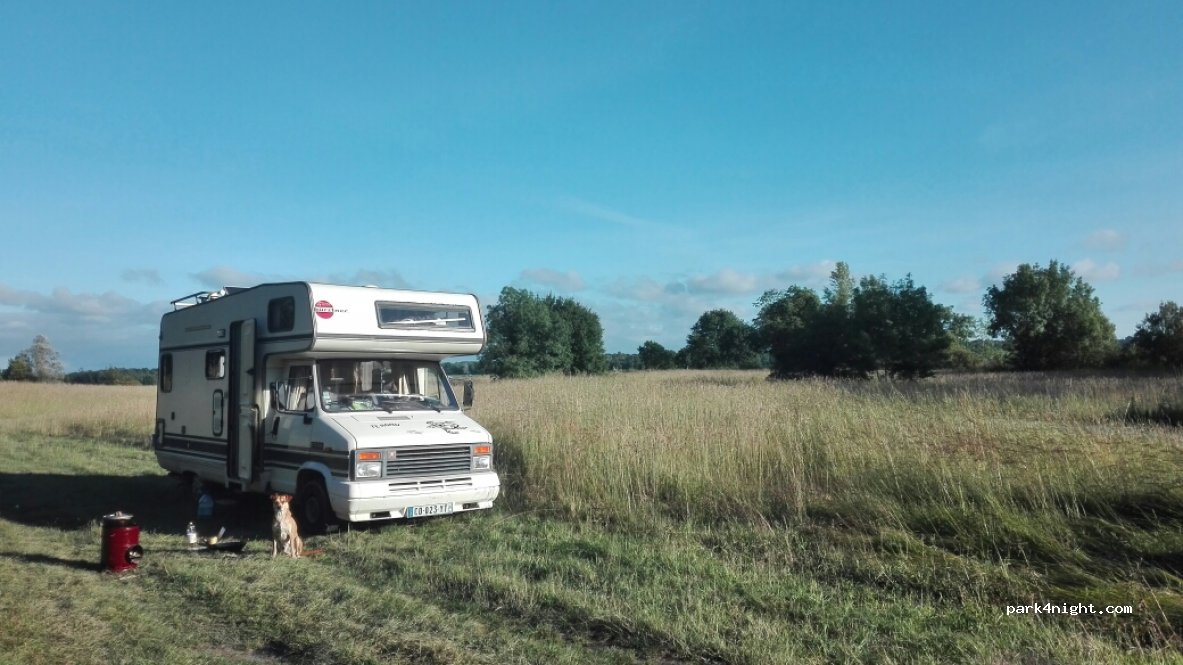 (33340) Saint-Germain-d'Esteuil - Unnamed Road — foto 2