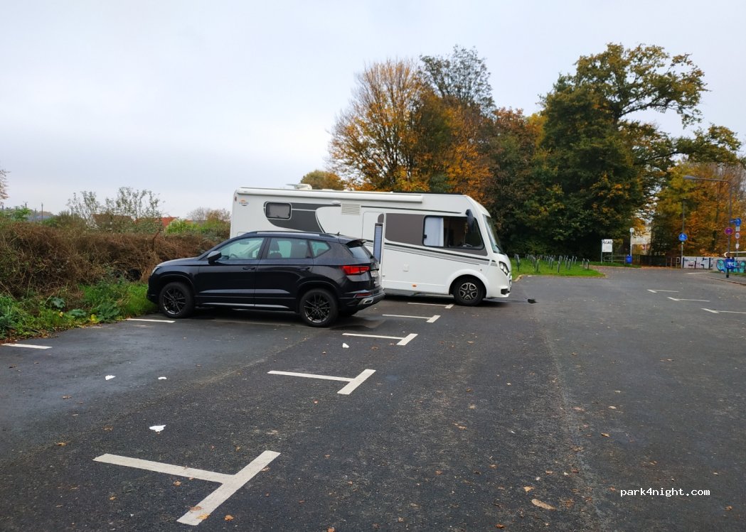 Parkplatz am Eschersheimer Freibad — foto 3