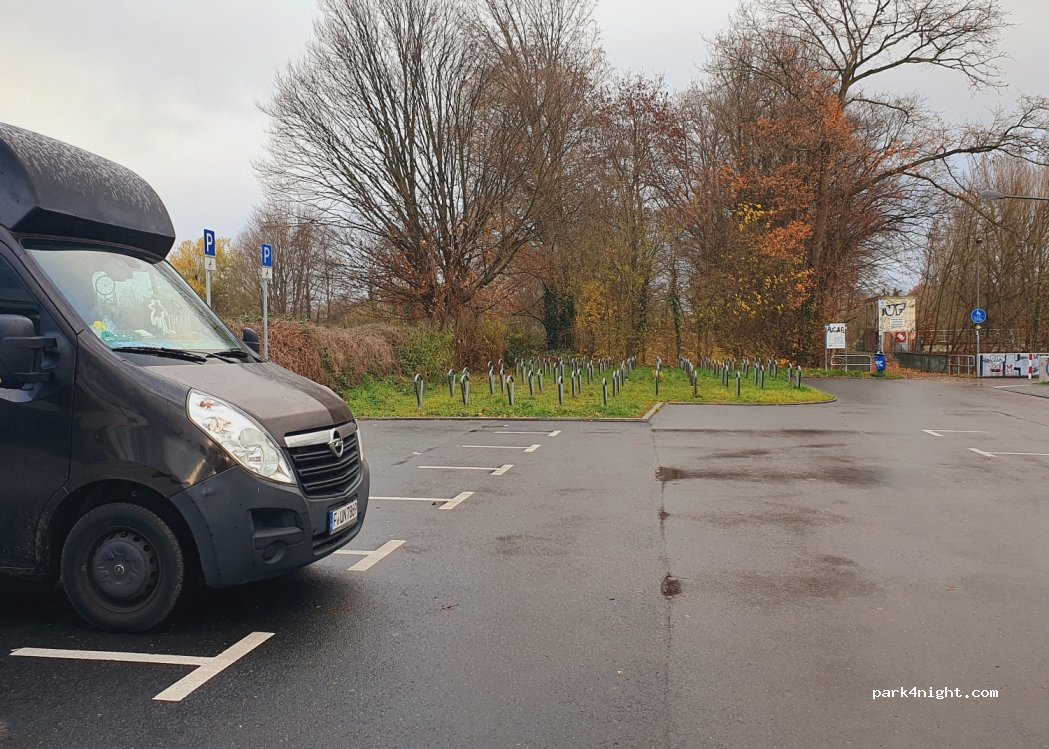 Parkplatz am Eschersheimer Freibad — foto 5