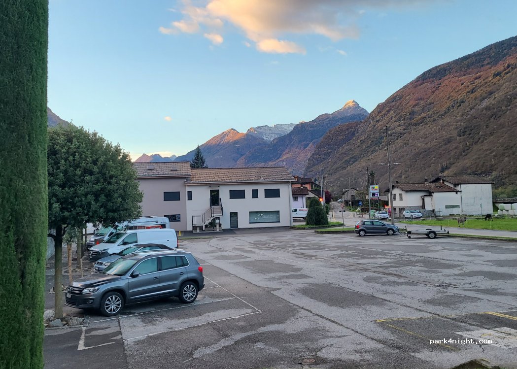 Parking Malvaglia Chiesa — foto