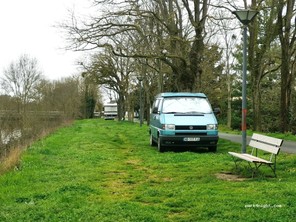 (37500) Chinon - 9 Rue de la Digue du Raineau — foto