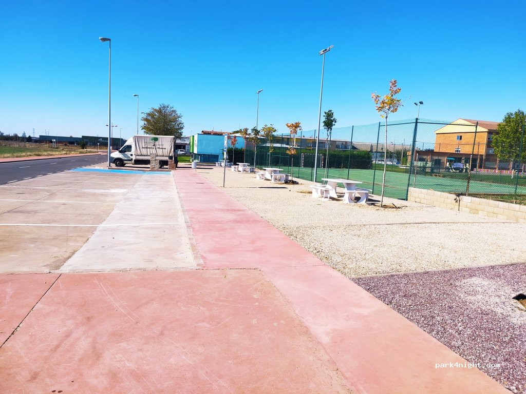 Area de autocaravanas Valencia de Don Juan — foto