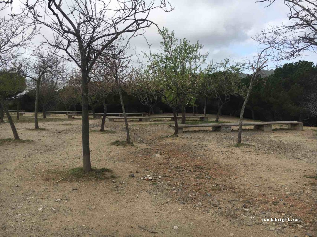 (08960) Esplugues de Llobregat - Plaça de Mireia — foto 2