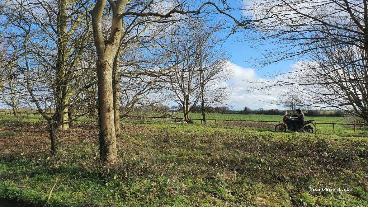 (GL54 3AG) Cheltenham - B4068 — foto