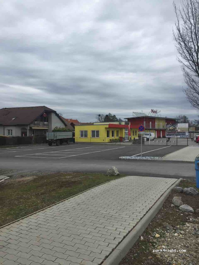 (2261) Angern an der March - 3 Wiener Straße — foto