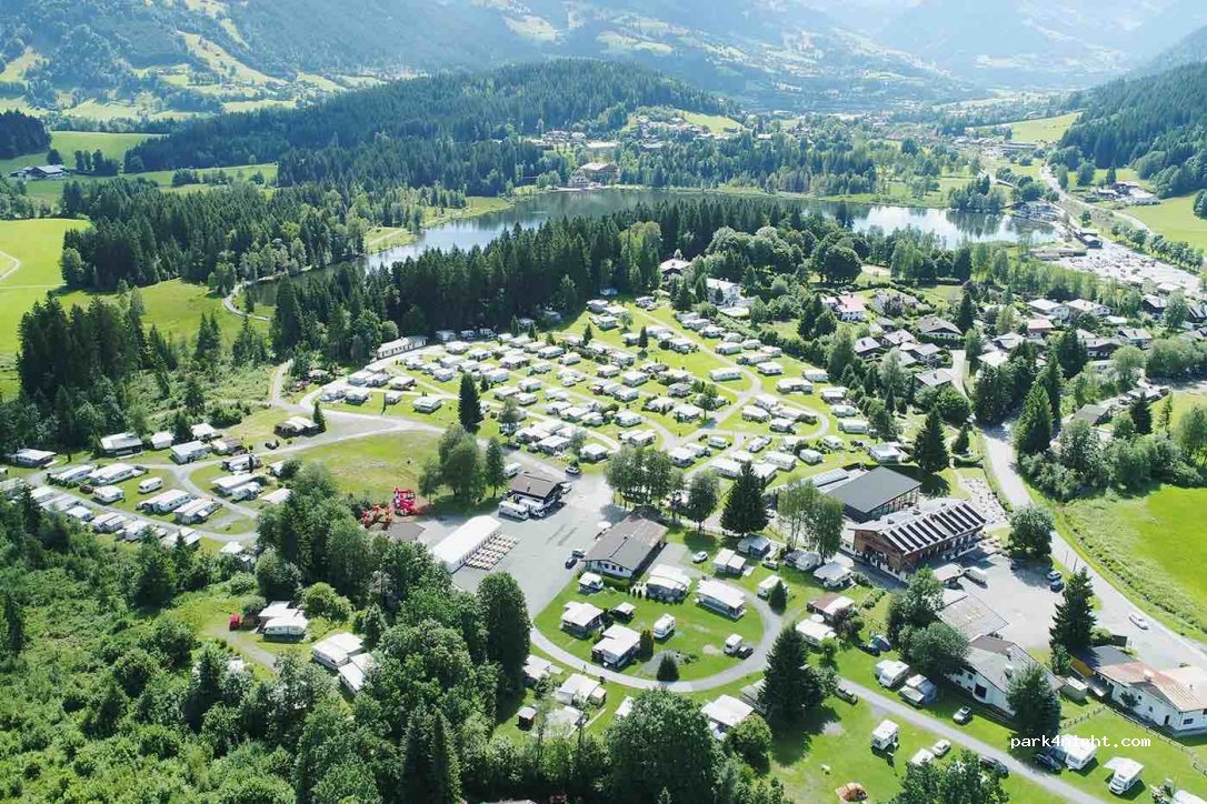 Campingplatz in Tirol- Kitzbühel am Schwarzsee — foto