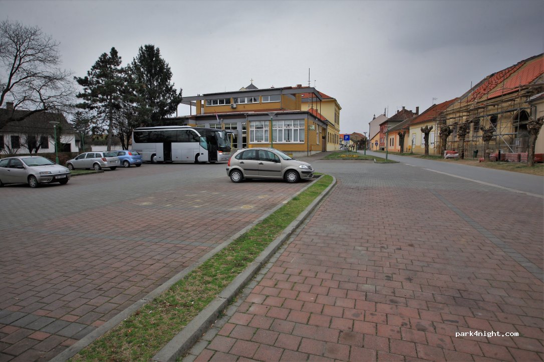 (32236) Ilok - 9 Trg Nikole Iločkog — foto