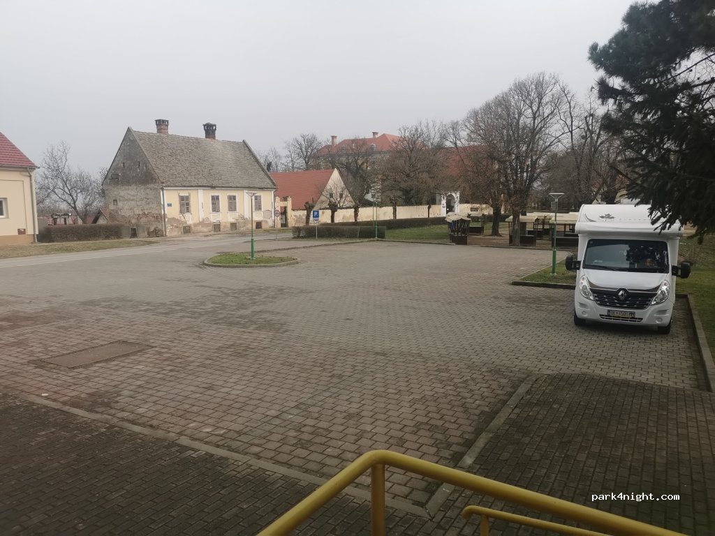 (32236) Ilok - 9 Trg Nikole Iločkog — foto 4