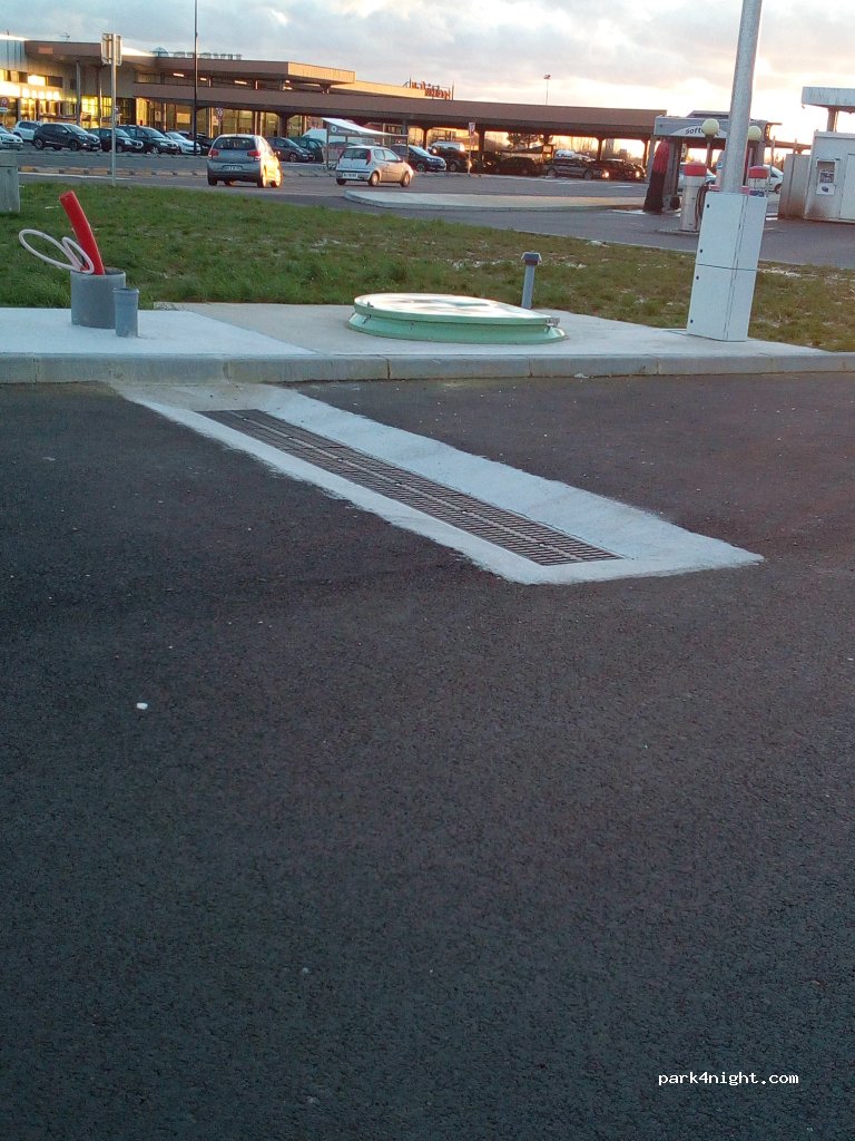 Aire de service pour camping-car à ST-ROMAIN-DE-COLBOSC — foto 2