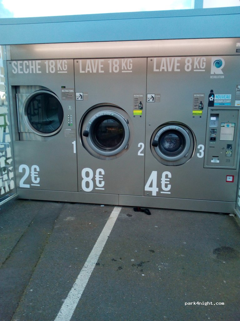 Aire de service pour camping-car à ST-ROMAIN-DE-COLBOSC — foto 3