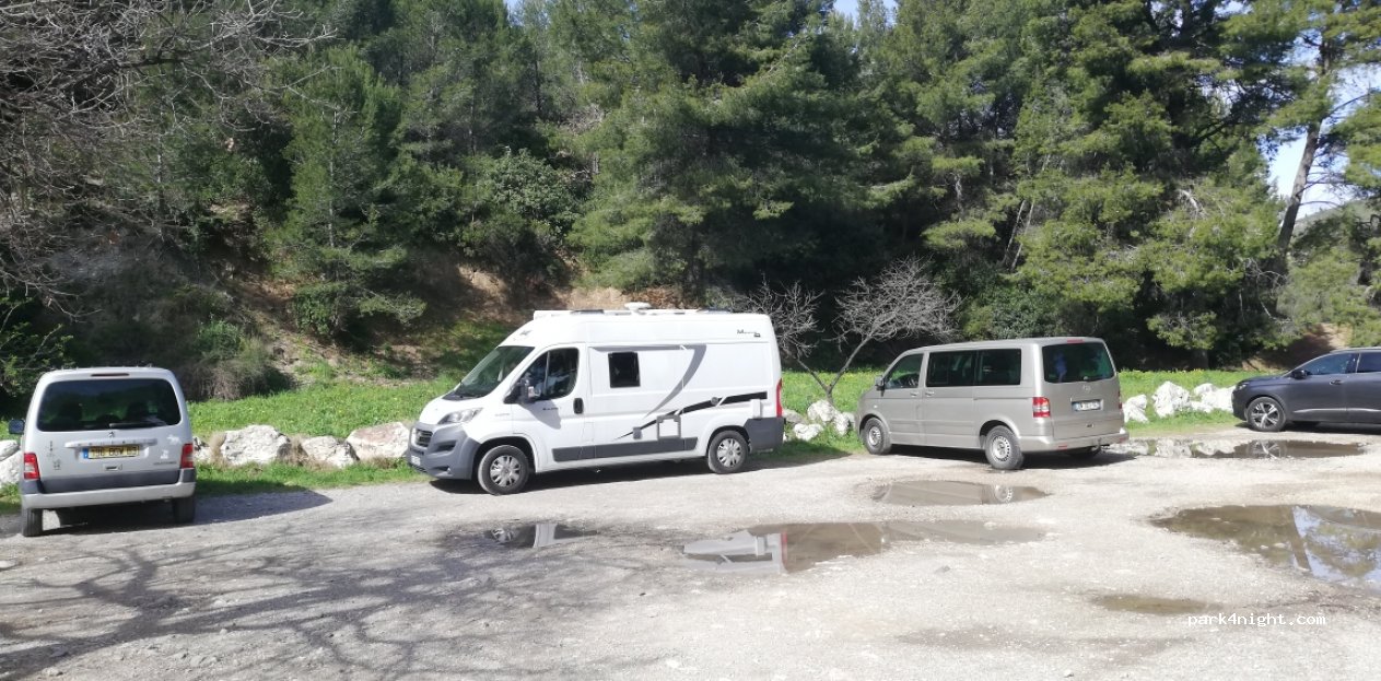(13400) Aubagne - 1645 Chemin de la Fontaine de Mai — foto