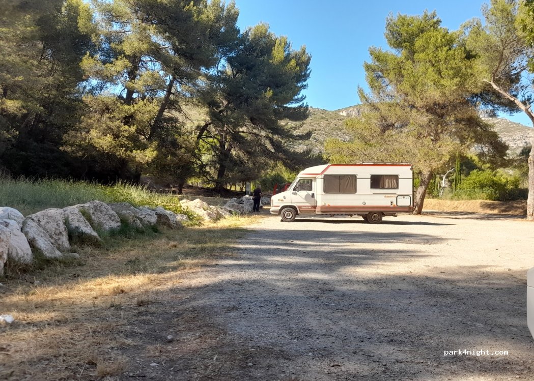 (13400) Aubagne - 1645 Chemin de la Fontaine de Mai — foto 3