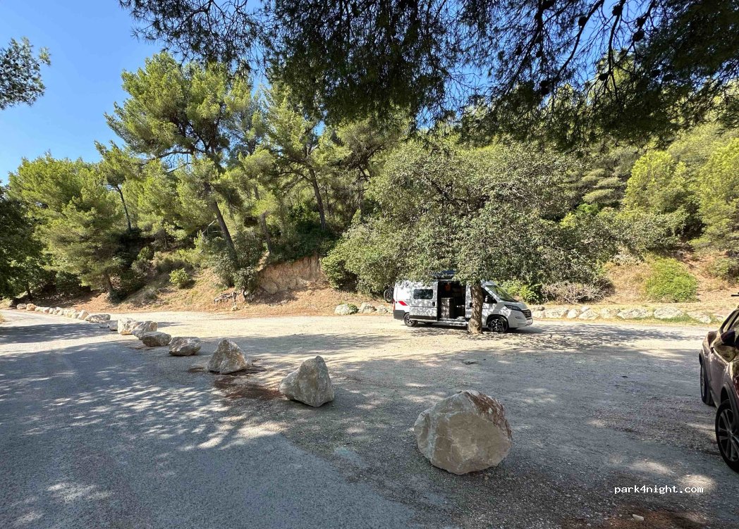 (13400) Aubagne - 1645 Chemin de la Fontaine de Mai — foto 4