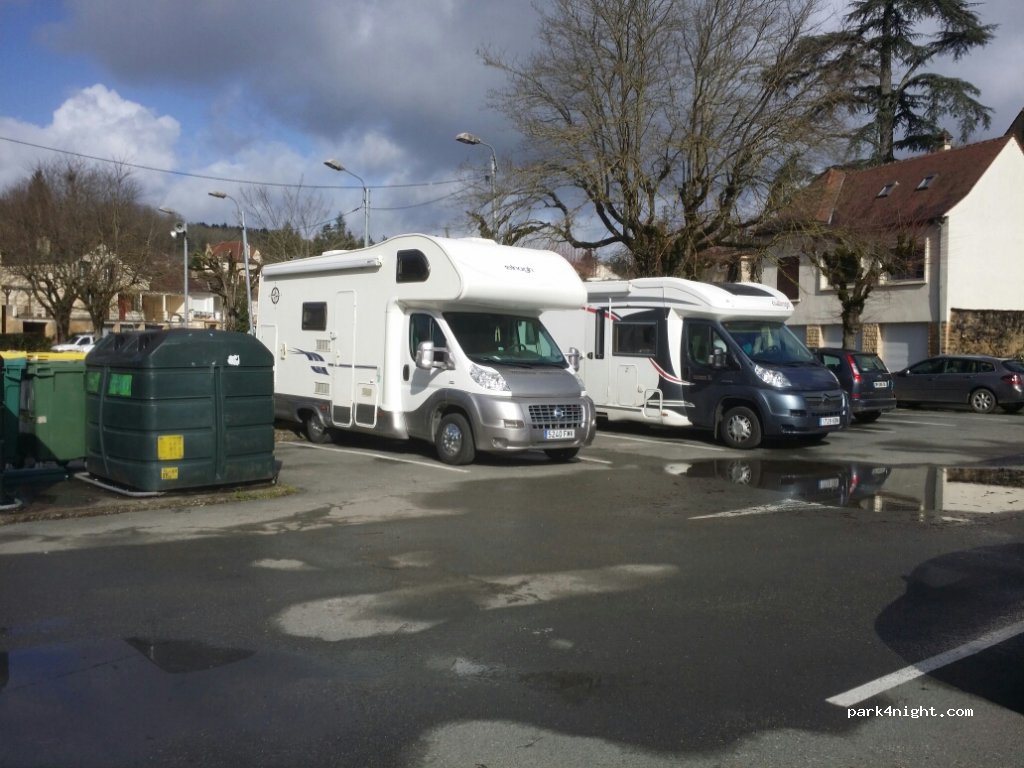 (24200) Sarlat-la-Canéda - Place de la Libération — foto 3