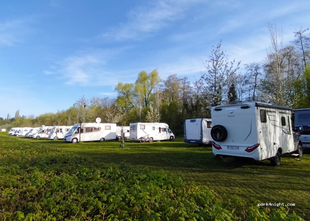 Motorhome Parking Pliniuspark Tongeren-Borgloon — foto 2