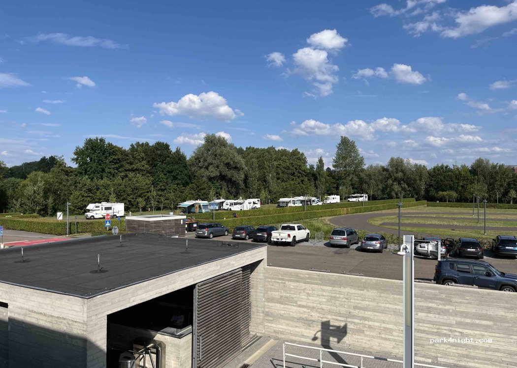 Motorhome Parking Pliniuspark Tongeren-Borgloon — foto 5