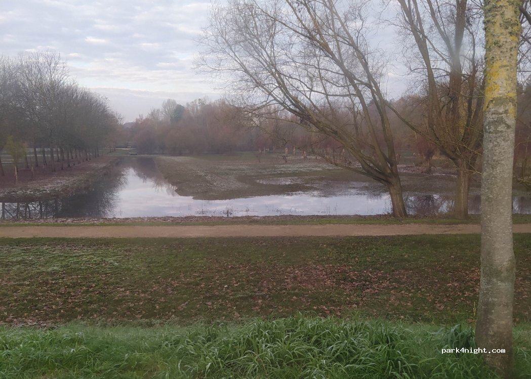 (49000) Angers - Promenade Yolande d'Aragon — foto 4