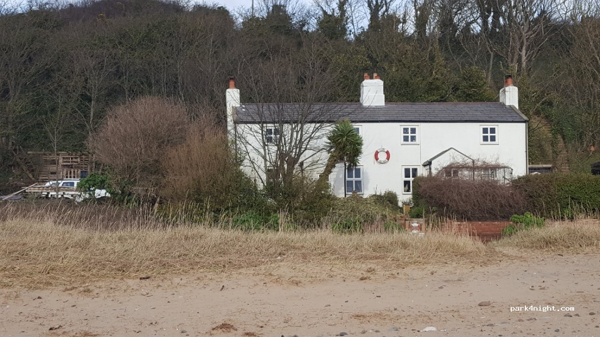 (CH61 0HN) Thurstaston - 22 Station Road — foto