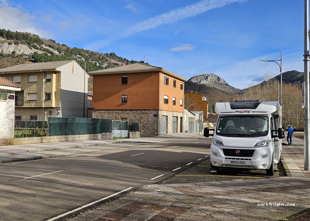 (24600) La Pola de Gordón - 23 Calle Luis Vives — foto 5