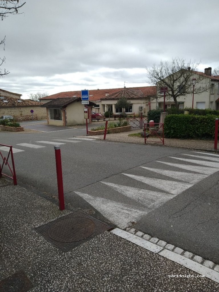 (32120) Puycasquier - Rue Grand Rue — foto 2