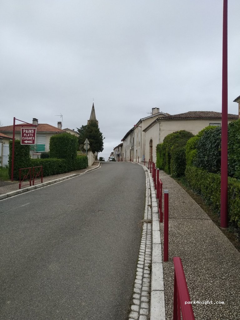 (32120) Puycasquier - Rue Grand Rue — foto 3
