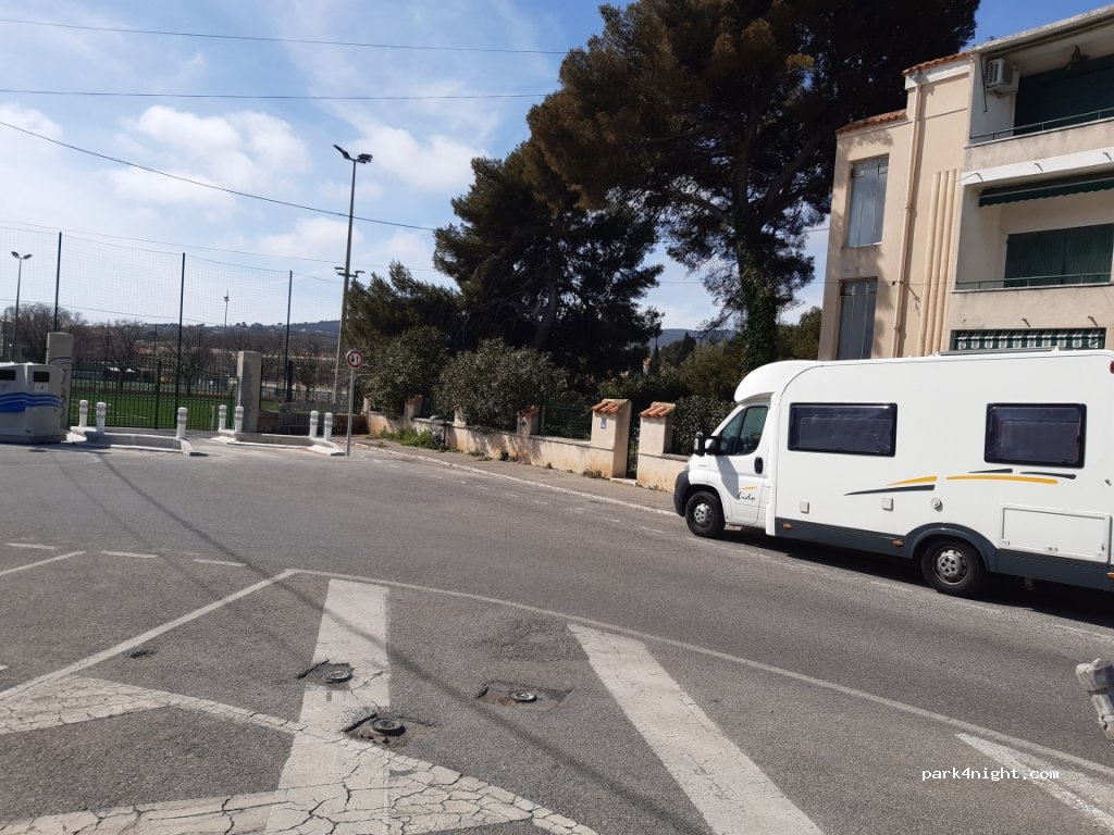 (13600) La Ciotat - 9 Avenue Cyrnos — foto